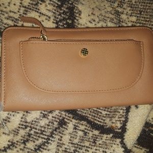 Nude / tan wallet